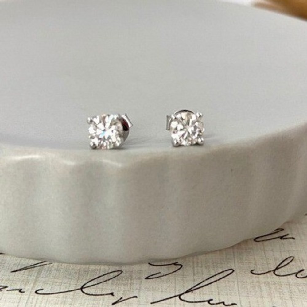 18K White‎ Gold Plated 925 Sterling Silver 1CT TW Moissanite Stud Earrings NEW